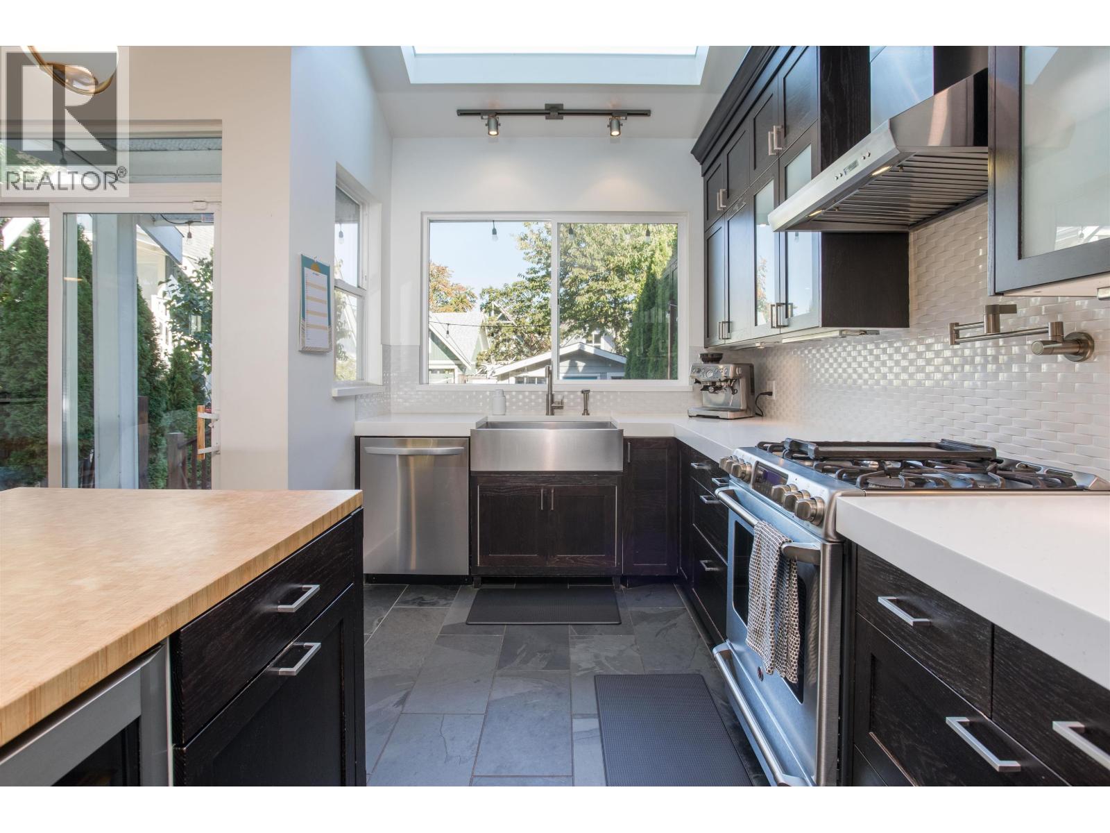 183 STAR CRESCENT, New Westminster