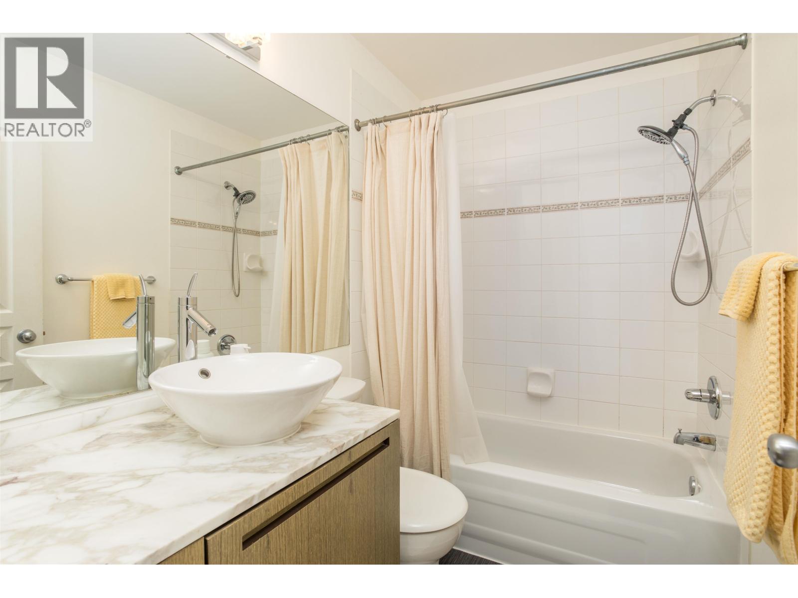 183 STAR CRESCENT, New Westminster