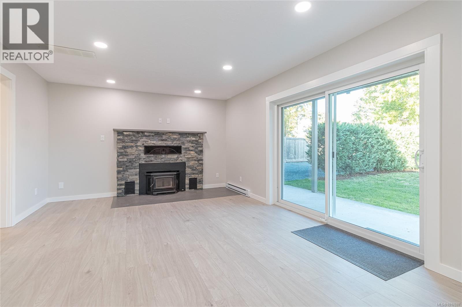545 Rowan Ave, Parksville