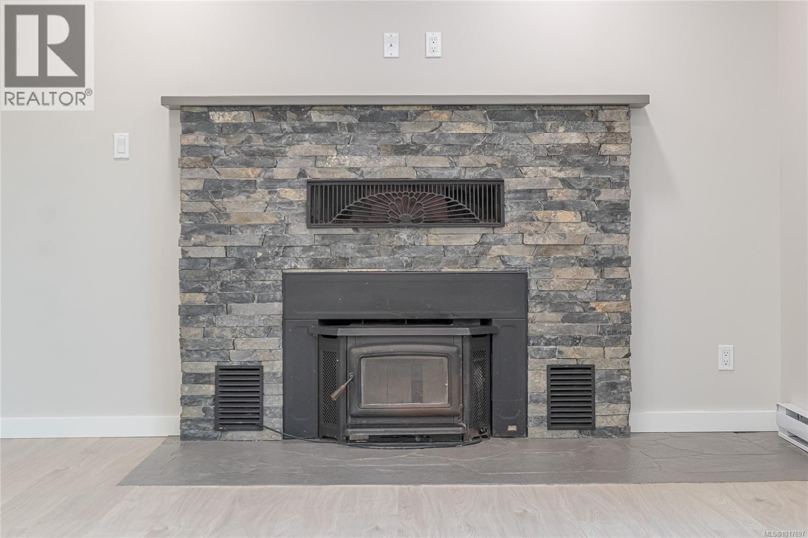 545 Rowan Ave, Parksville