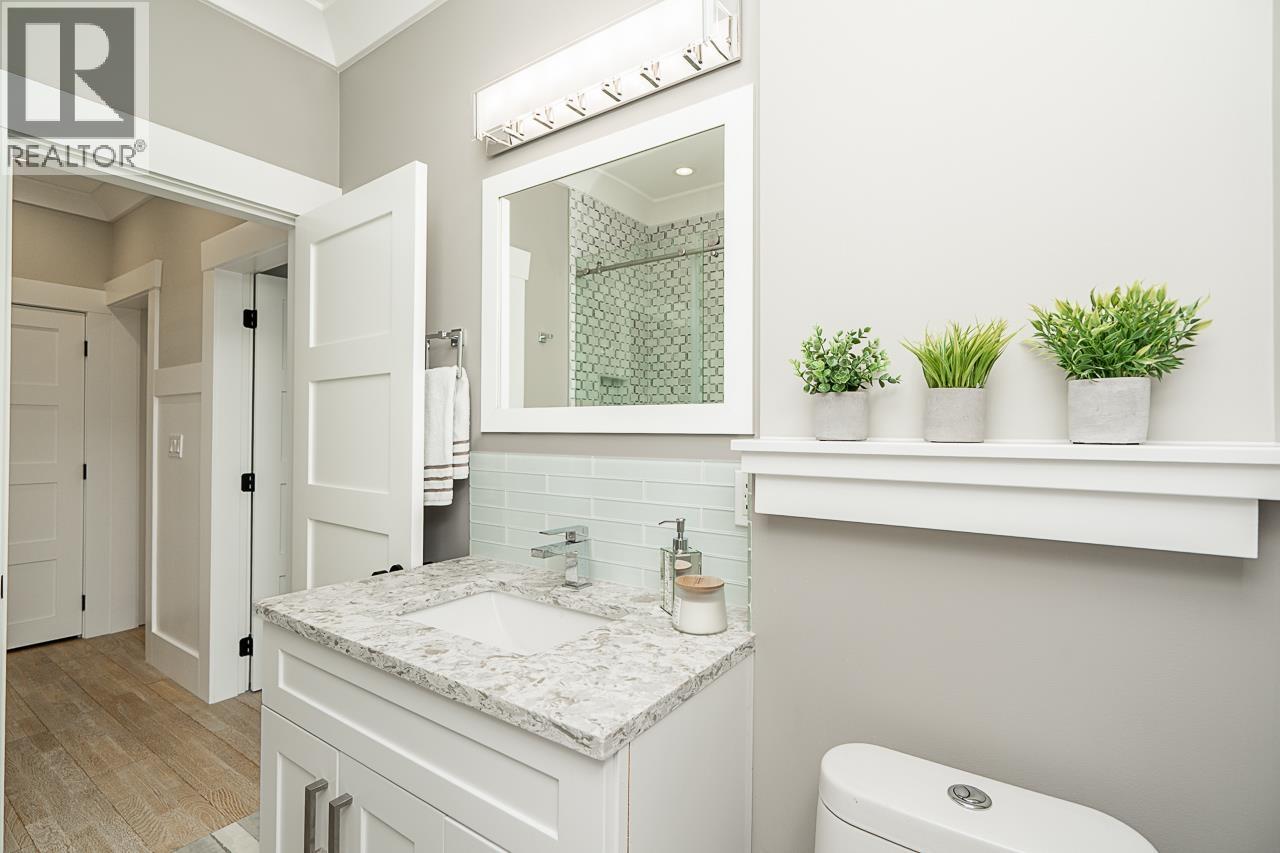 905 EDINBURGH STREET, New Westminster