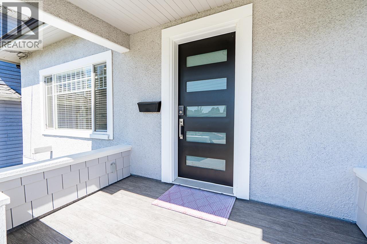 905 EDINBURGH STREET, New Westminster