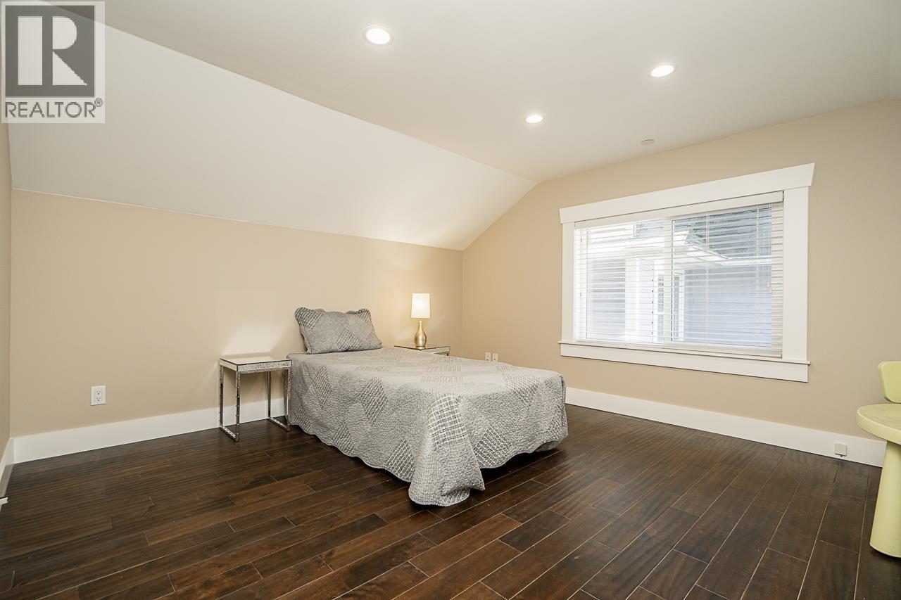 905 EDINBURGH STREET, New Westminster