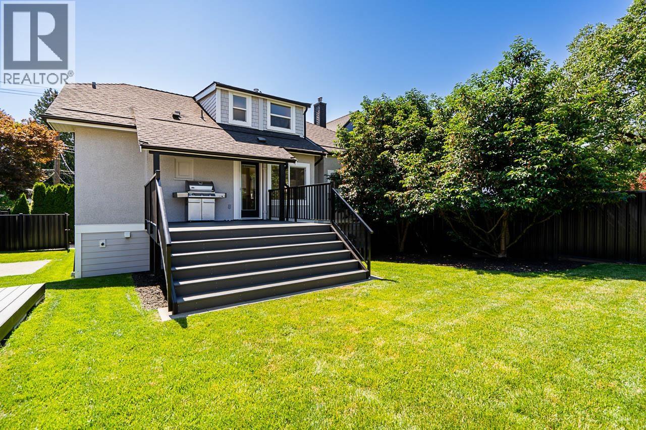 905 EDINBURGH STREET, New Westminster