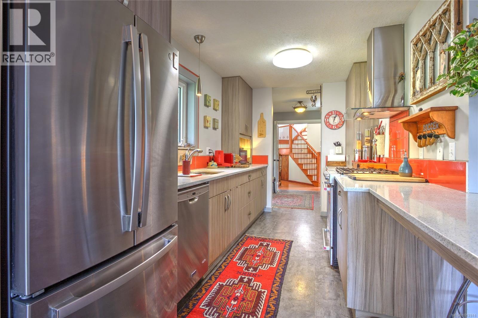 7777 Sunset Dr, Lake Cowichan