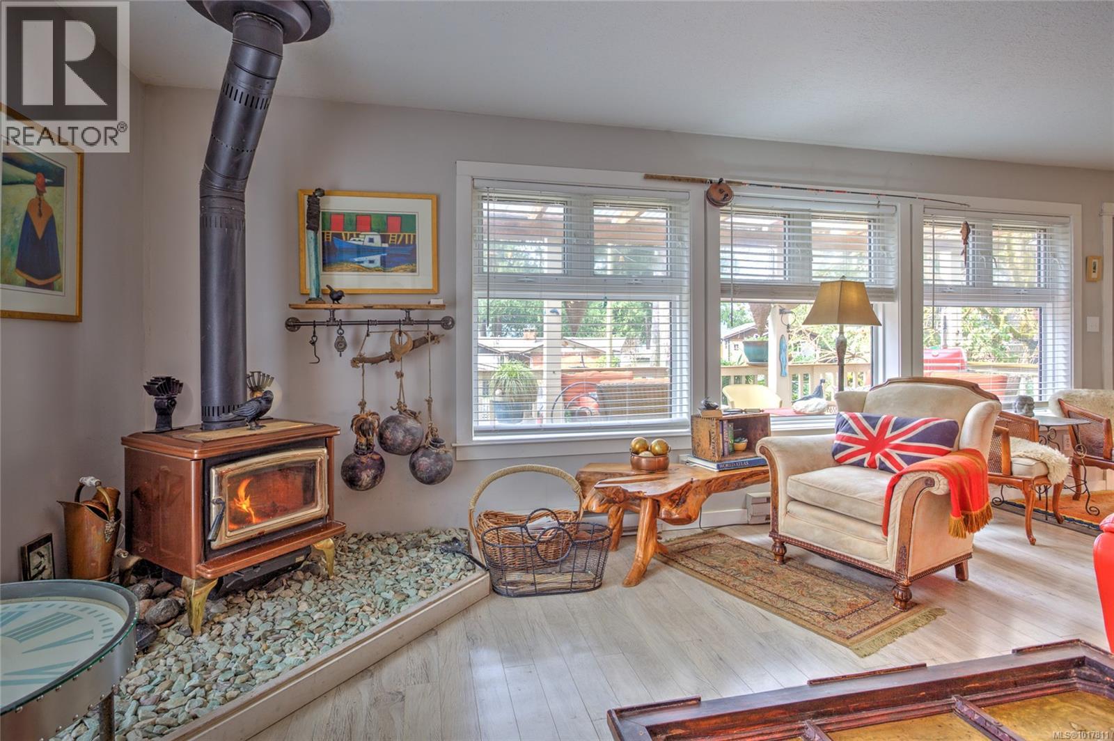 7777 Sunset Dr, Lake Cowichan