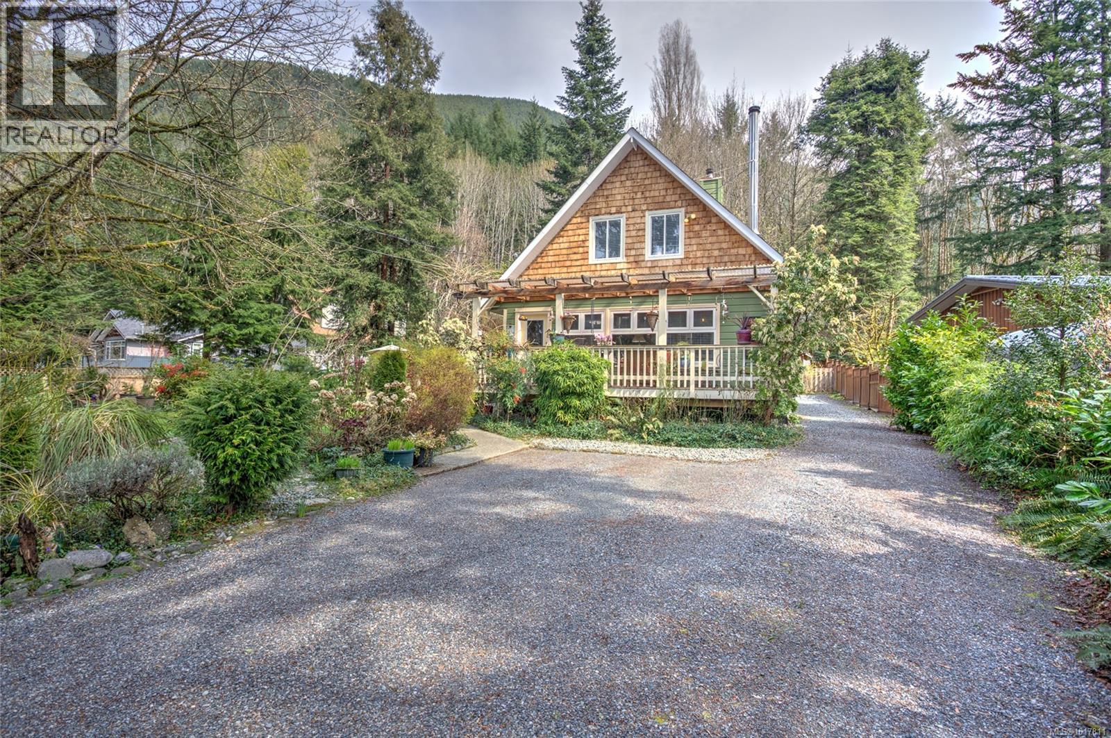 7777 Sunset Dr, Lake Cowichan