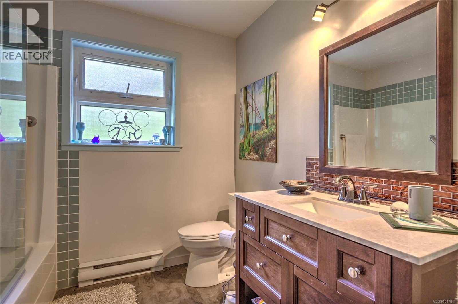 7777 Sunset Dr, Lake Cowichan