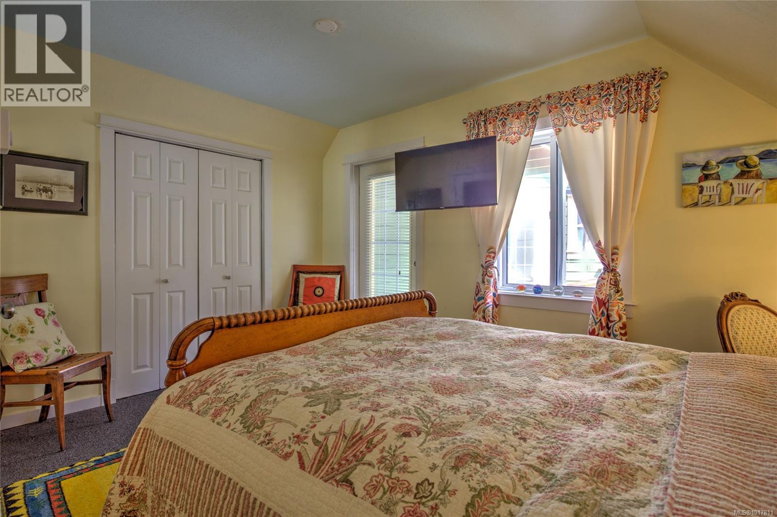 7777 Sunset Dr, Lake Cowichan