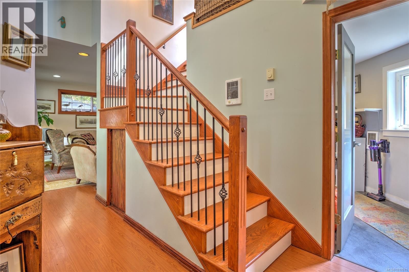 7777 Sunset Dr, Lake Cowichan