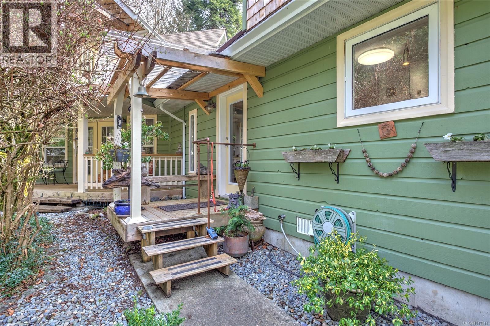 7777 Sunset Dr, Lake Cowichan