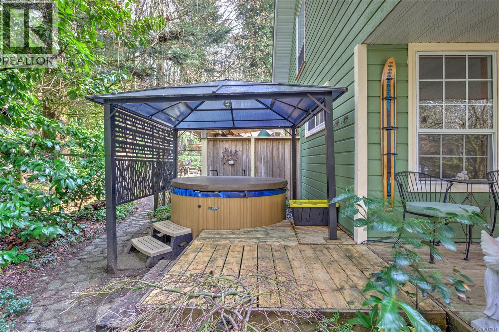 7777 Sunset Dr, Lake Cowichan