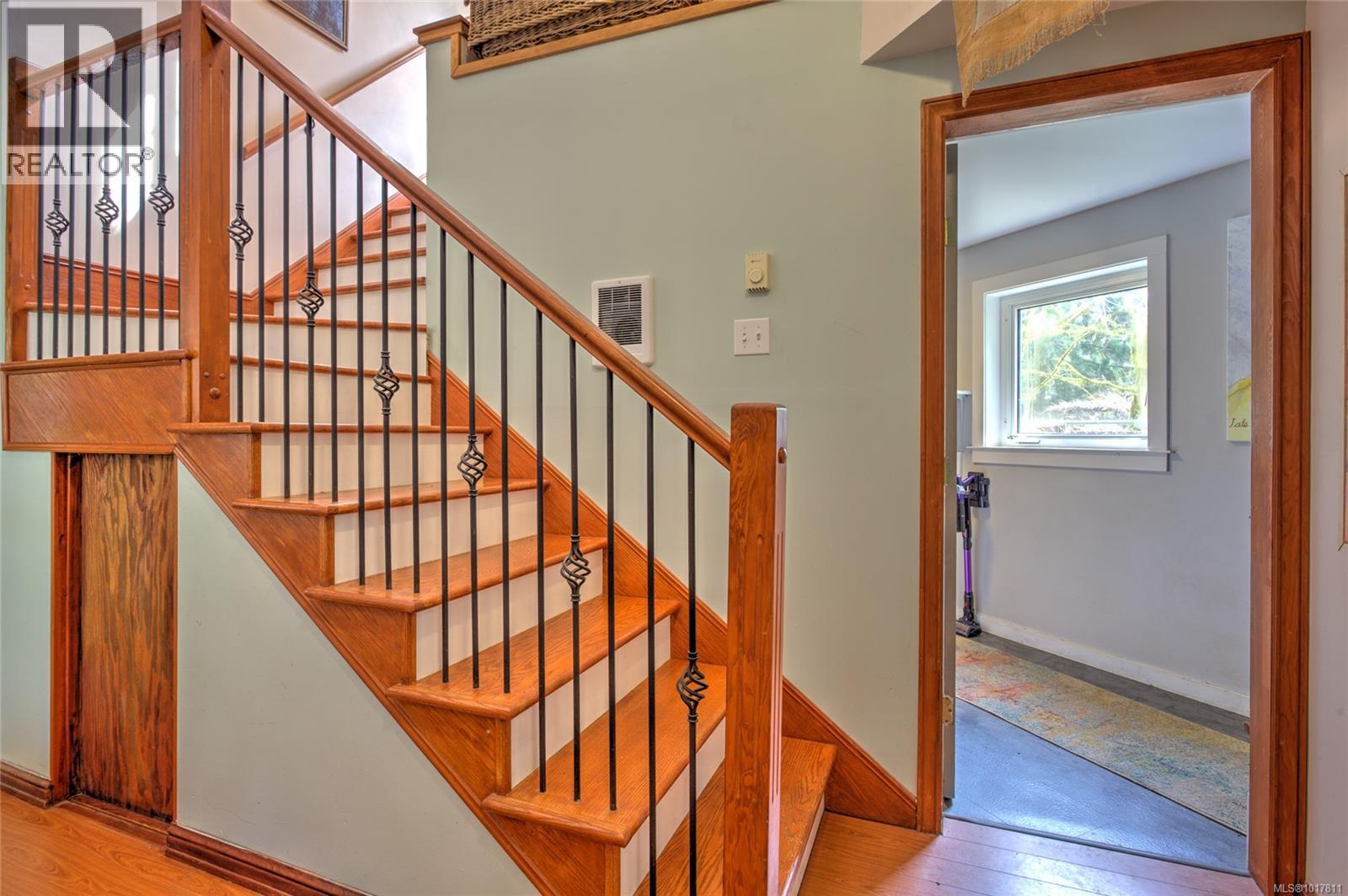 7777 Sunset Dr, Lake Cowichan