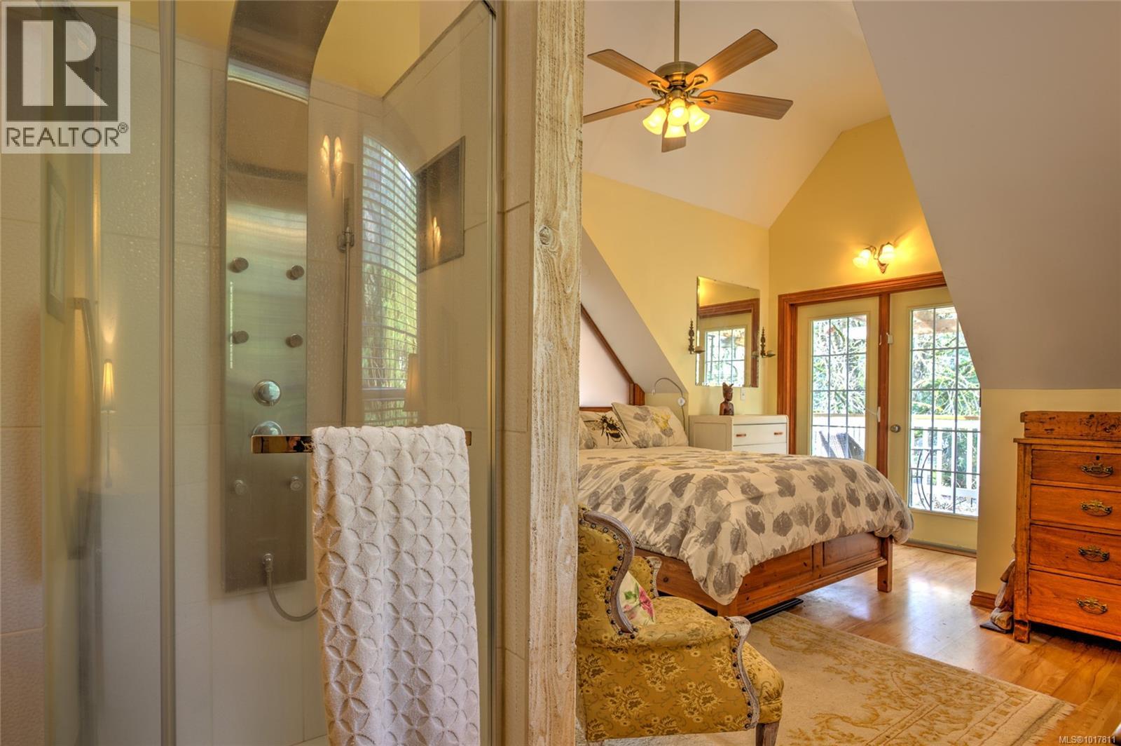 7777 Sunset Dr, Lake Cowichan