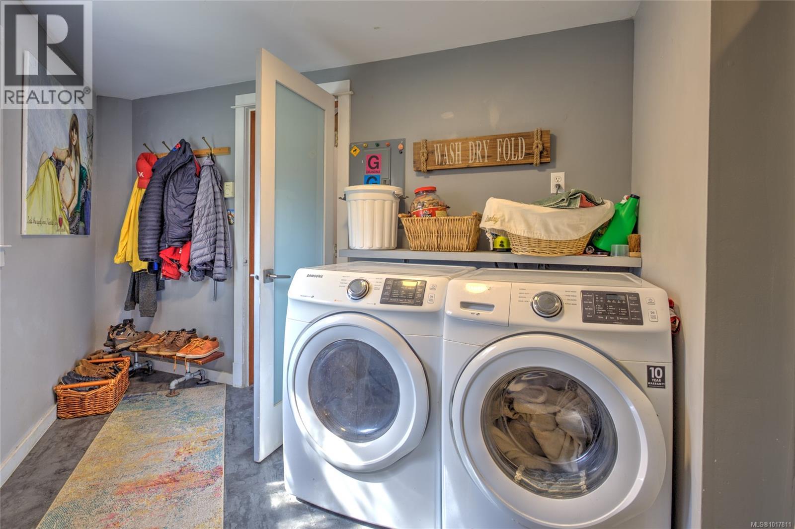 7777 Sunset Dr, Lake Cowichan