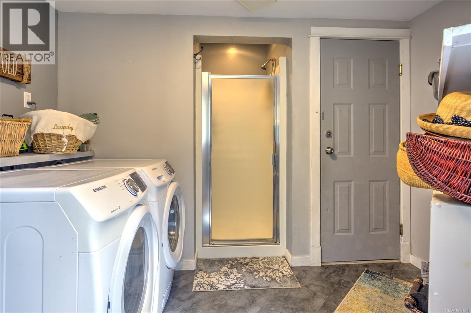 7777 Sunset Dr, Lake Cowichan