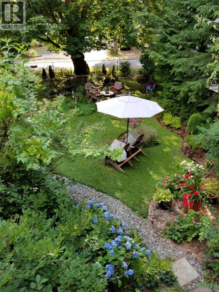 7777 Sunset Dr, Lake Cowichan