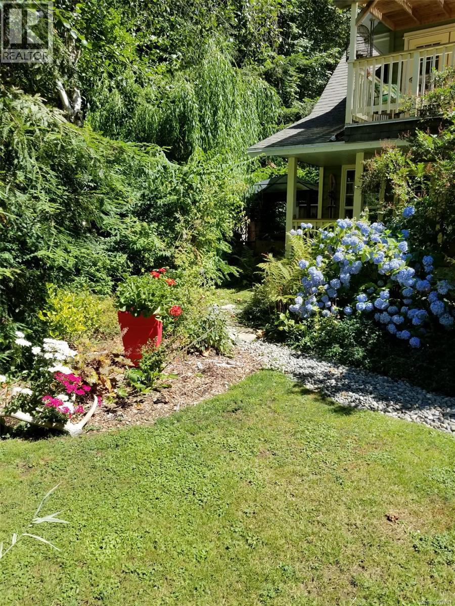 7777 Sunset Dr, Lake Cowichan