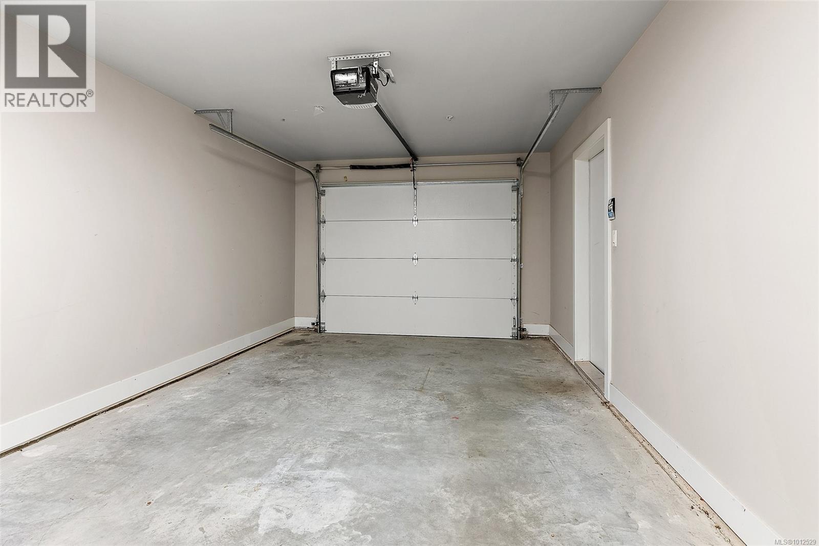 104 2096 Kennedy St, Sooke