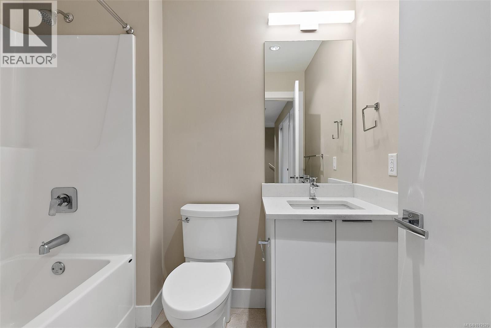 104 2096 Kennedy St, Sooke