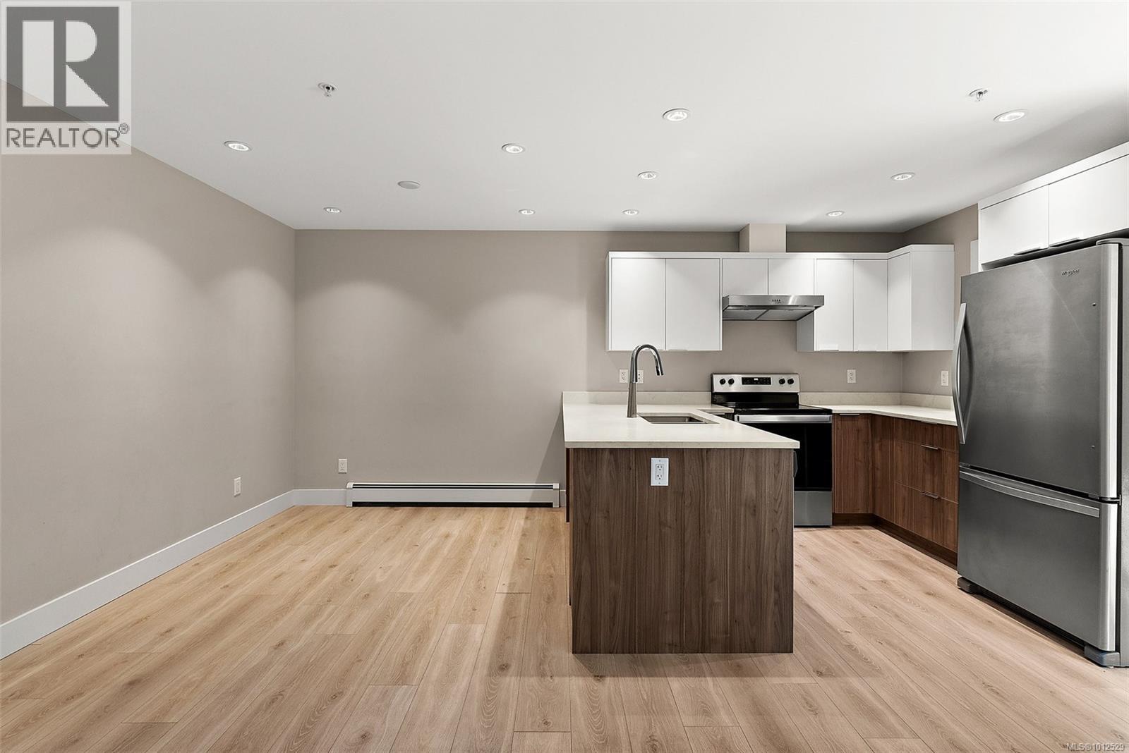 104 2096 Kennedy St, Sooke