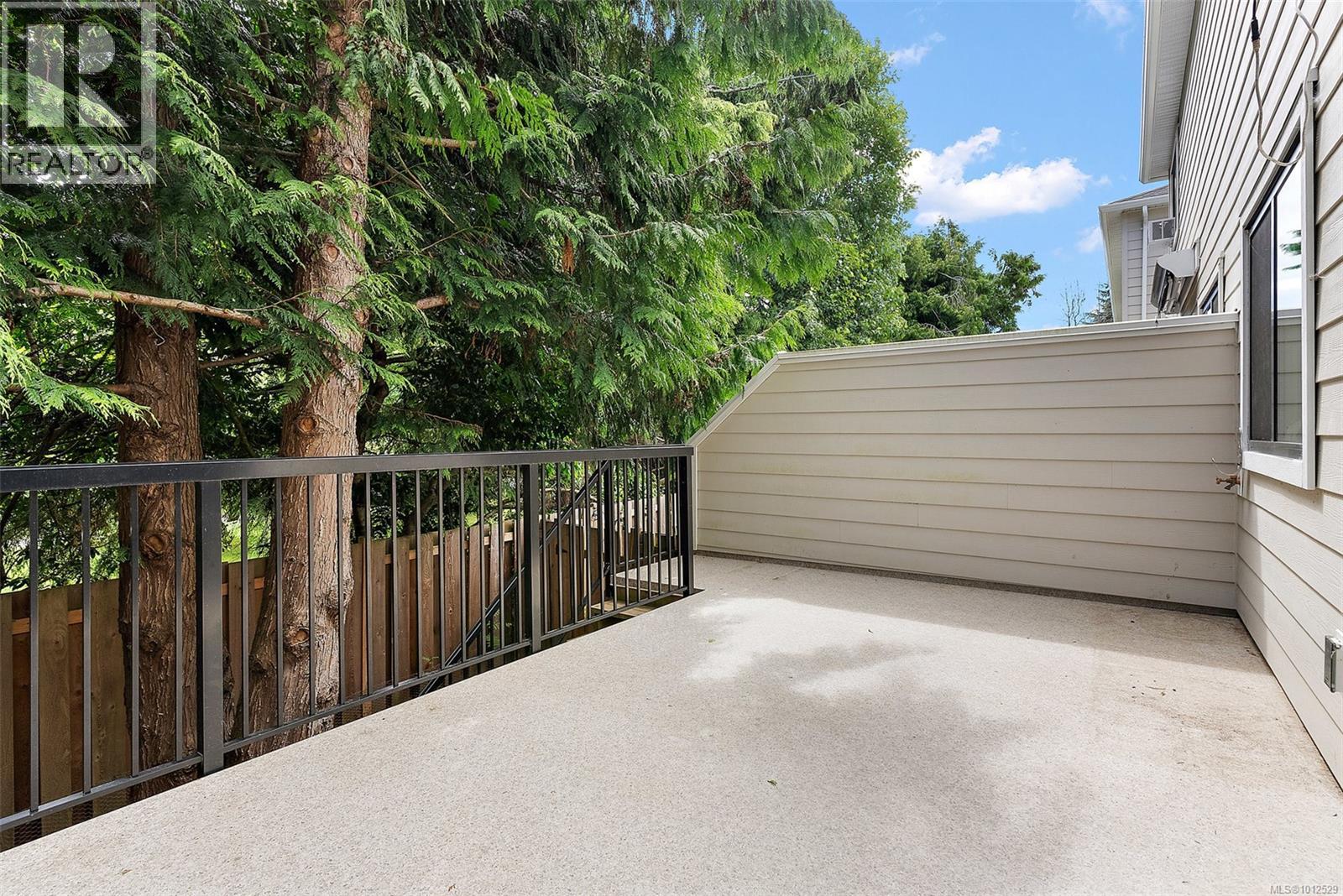 104 2096 Kennedy St, Sooke