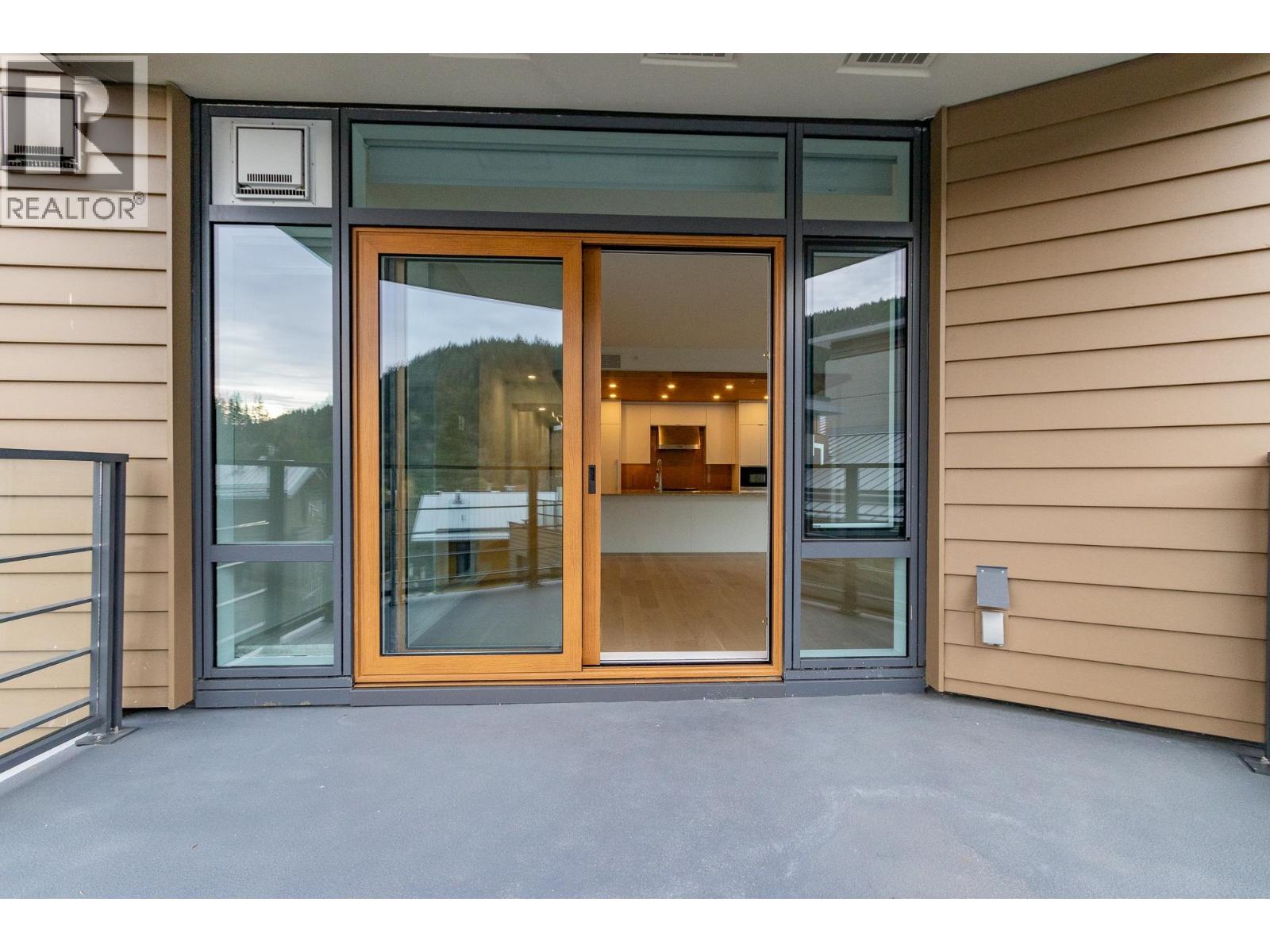 401 6687 NELSON AVENUE, West Vancouver