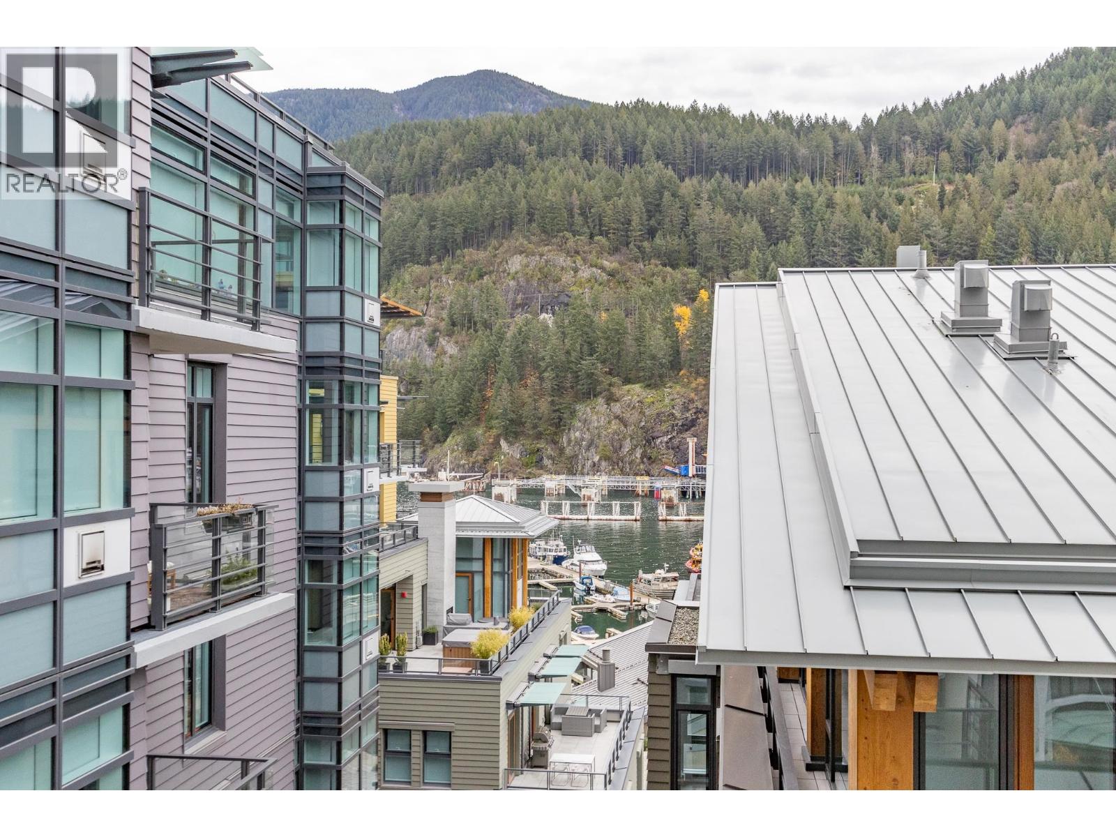 401 6687 NELSON AVENUE, West Vancouver