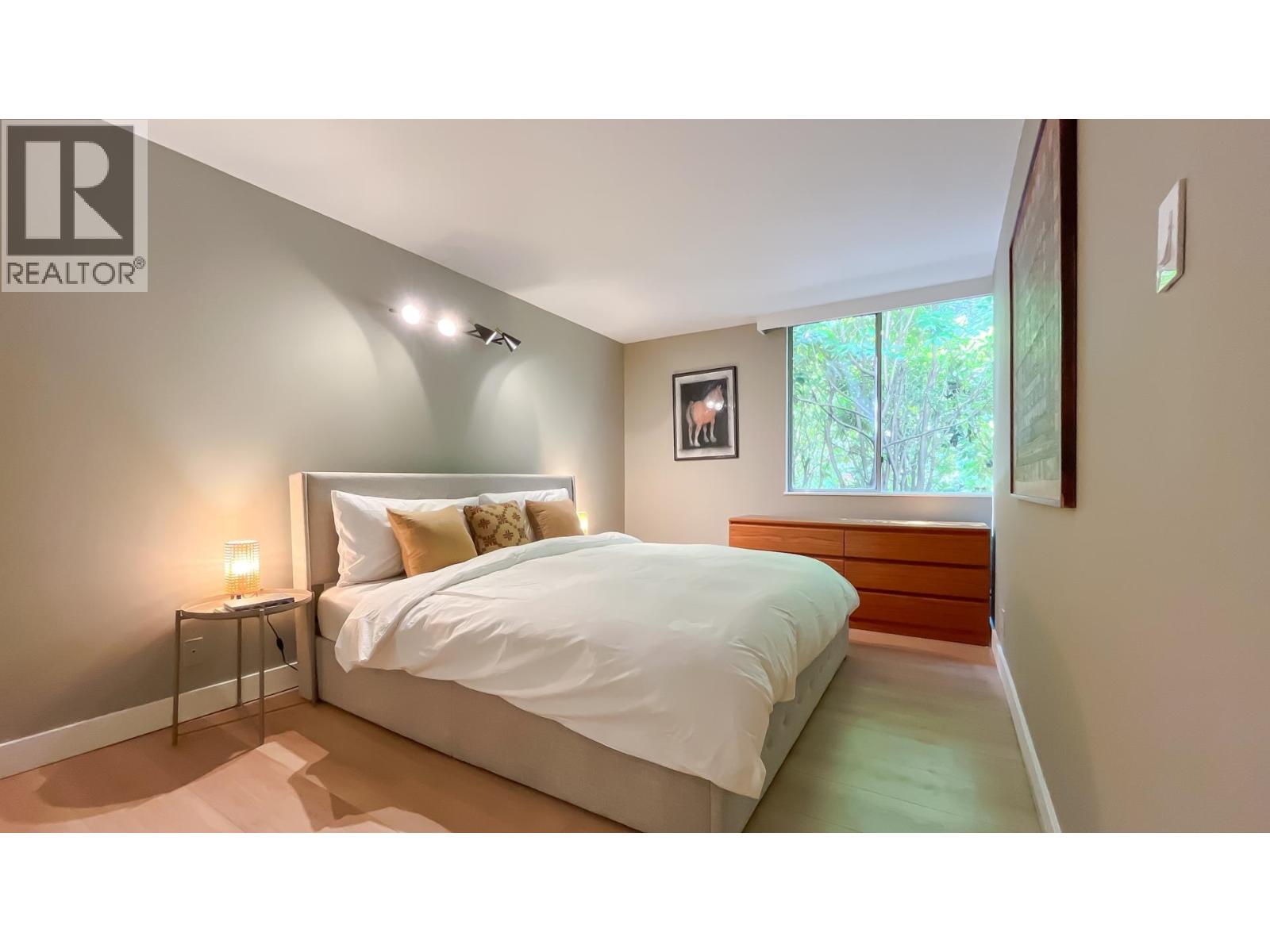 102 2016 FULLERTON AVENUE, North Vancouver