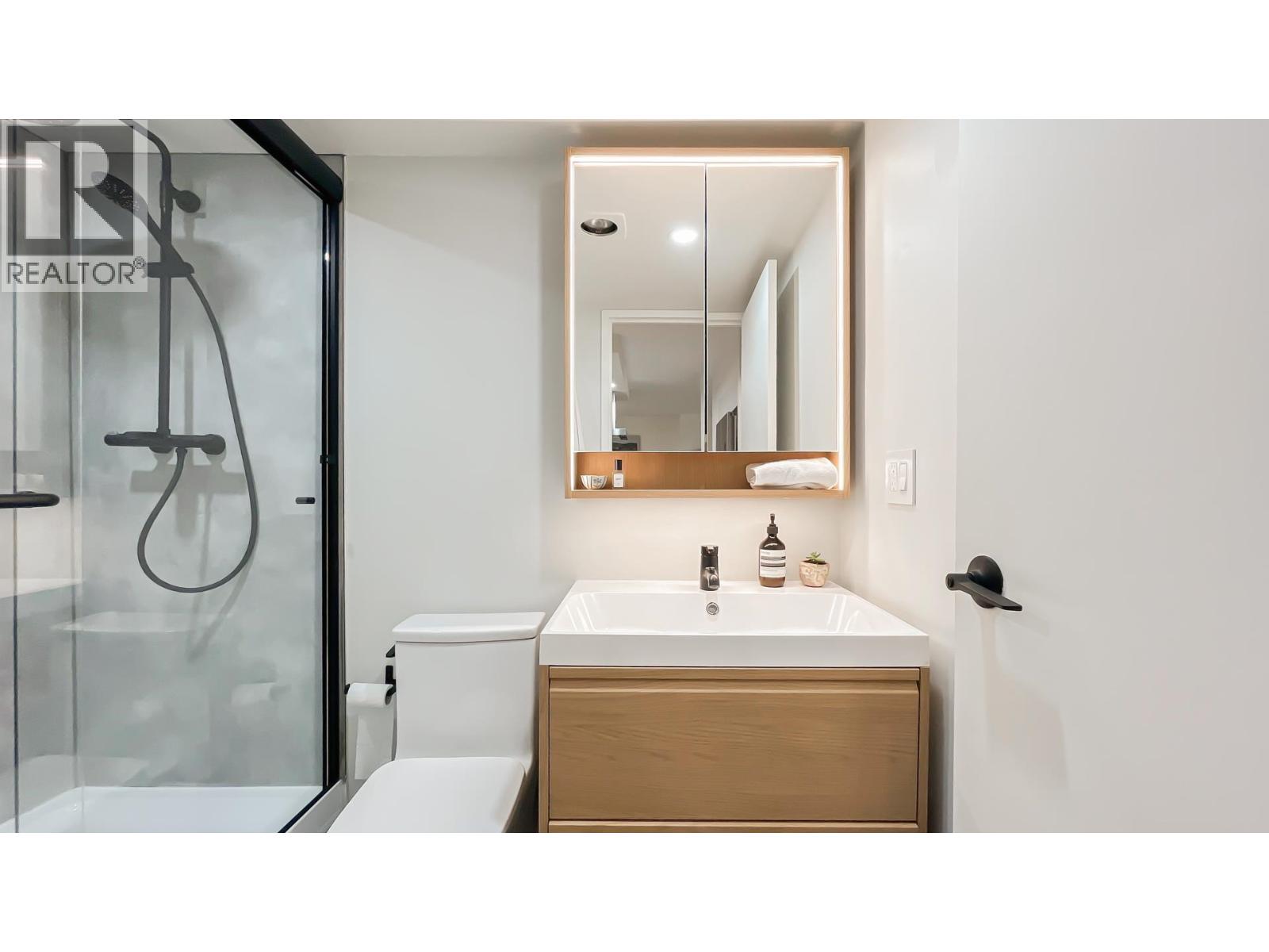 102 2016 FULLERTON AVENUE, North Vancouver