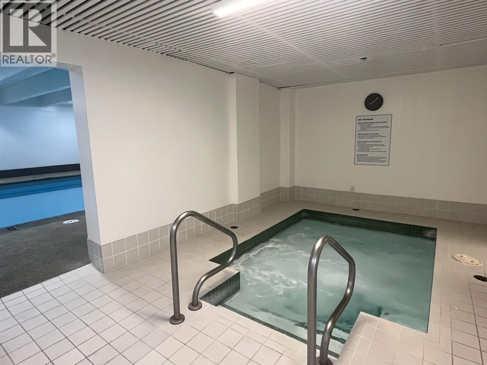 102 2016 FULLERTON AVENUE, North Vancouver