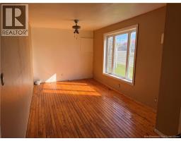 Foyer - 348 St-jean Street, Saint Leonard, NB E7E2B6 Photo 8