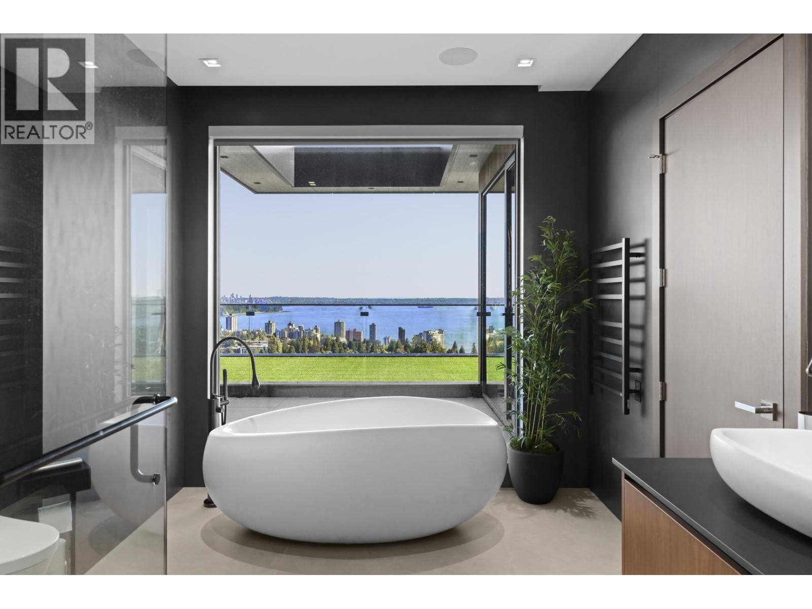 1840 ORCHARD WAY, West Vancouver