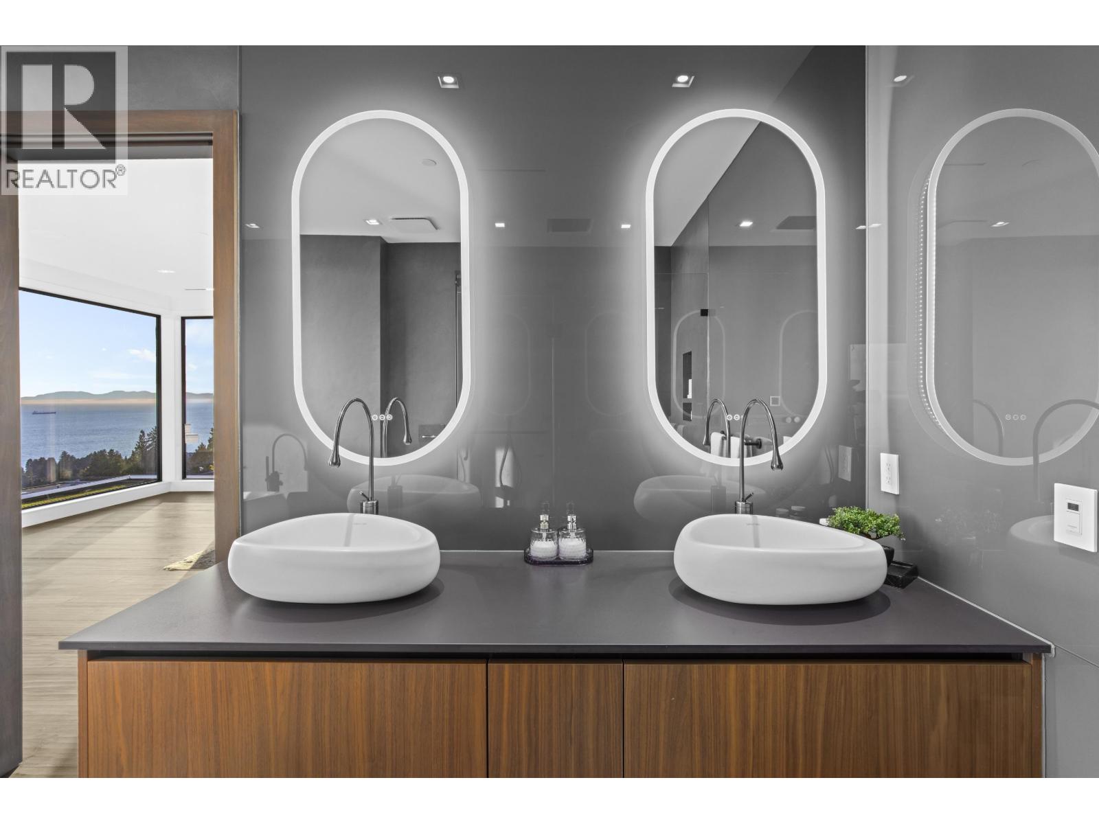 1840 ORCHARD WAY, West Vancouver