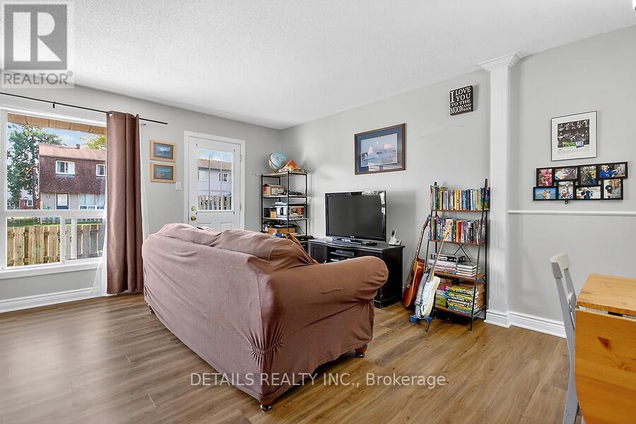 Bright LVG RM w/ quality laminate floors.