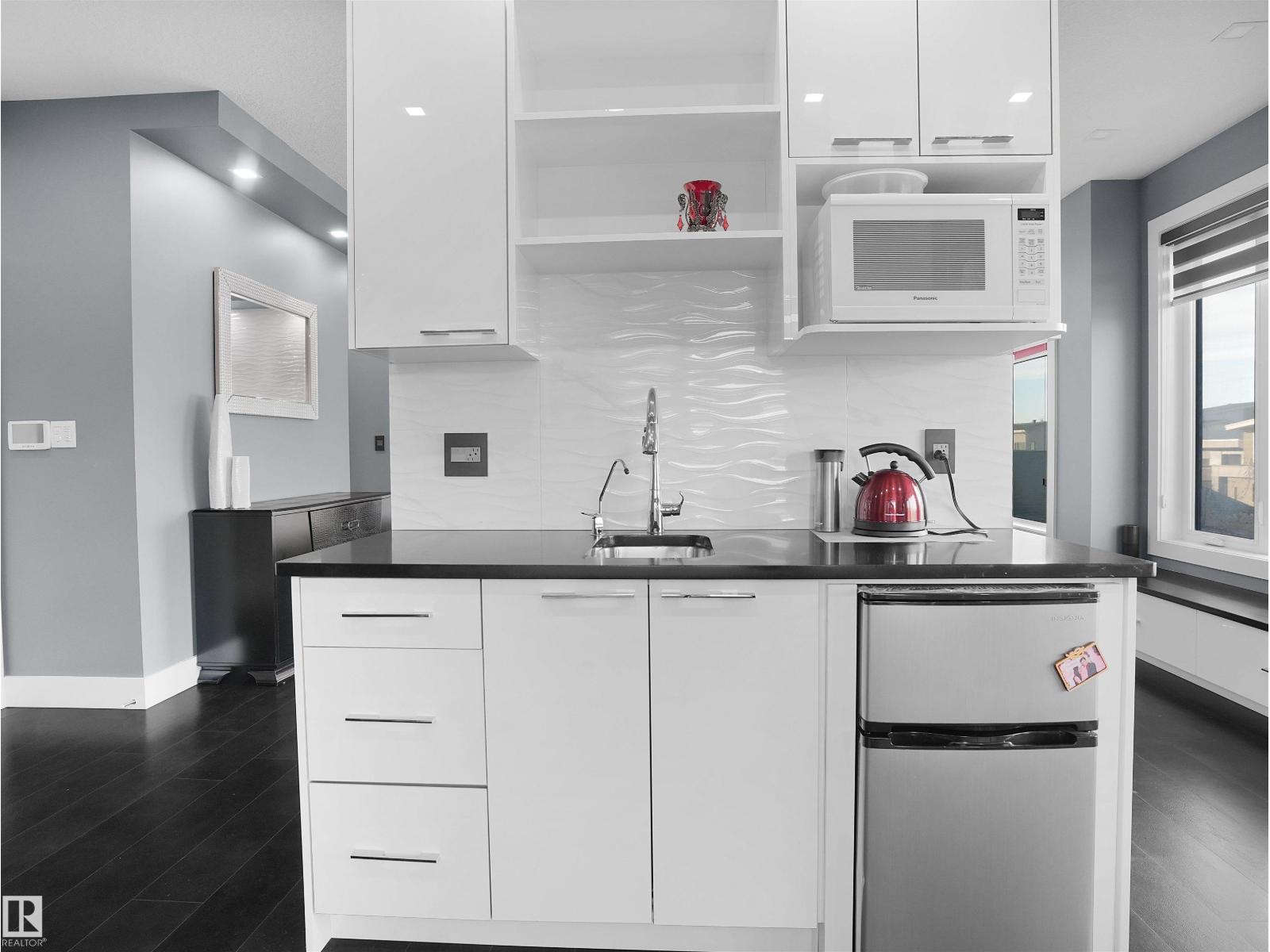 913 WOOD PL NW, Edmonton