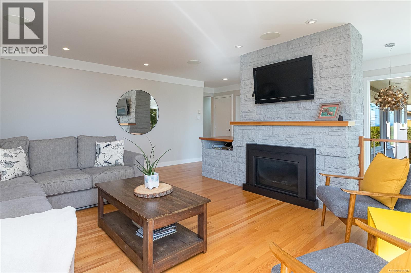 8650 Emard Terr, North Saanich