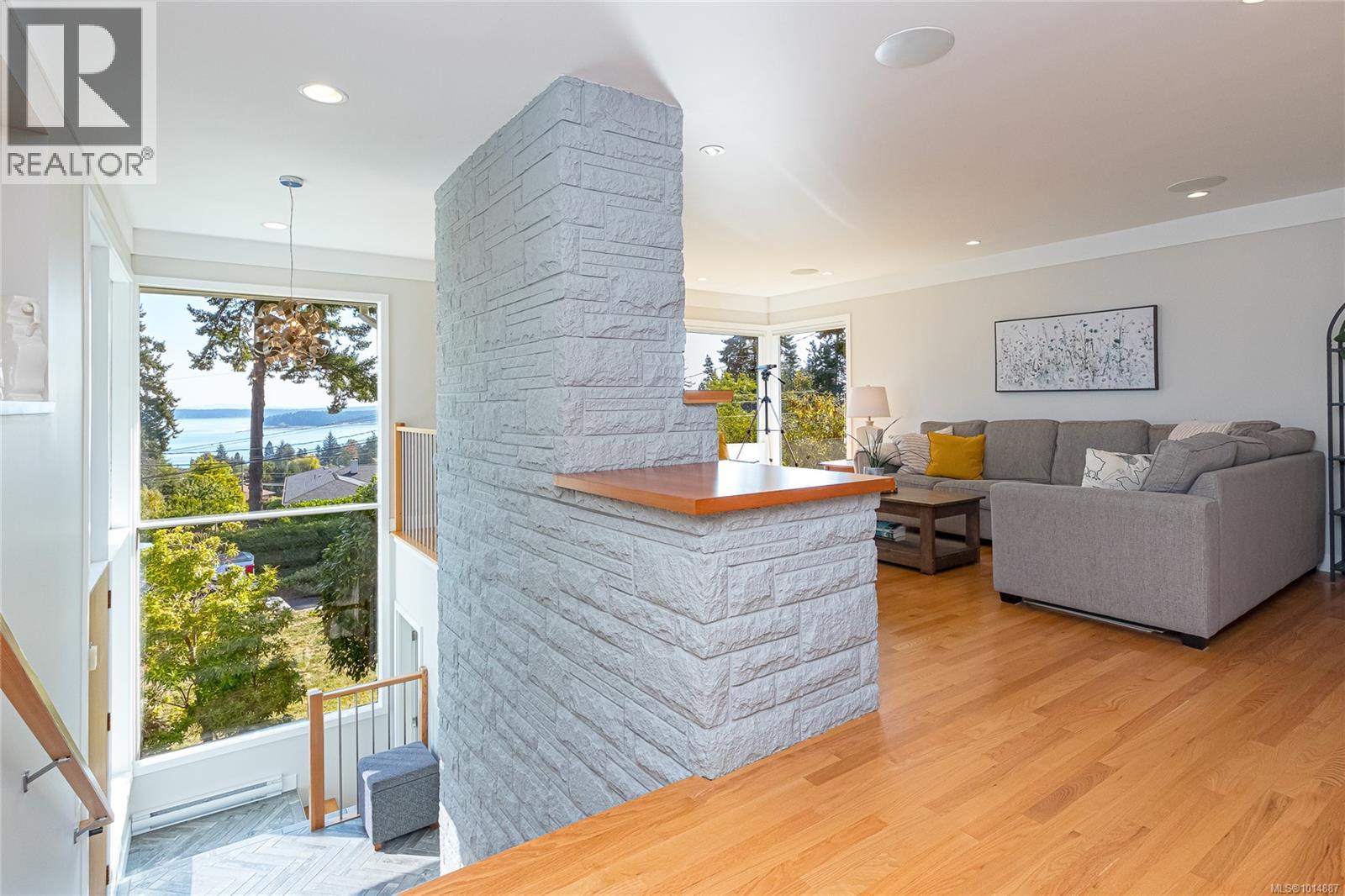 8650 Emard Terr, North Saanich