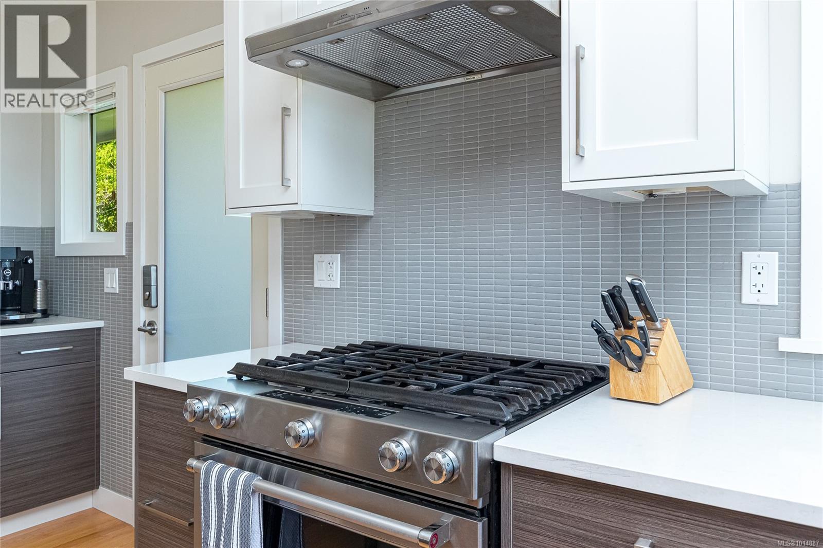 8650 Emard Terr, North Saanich