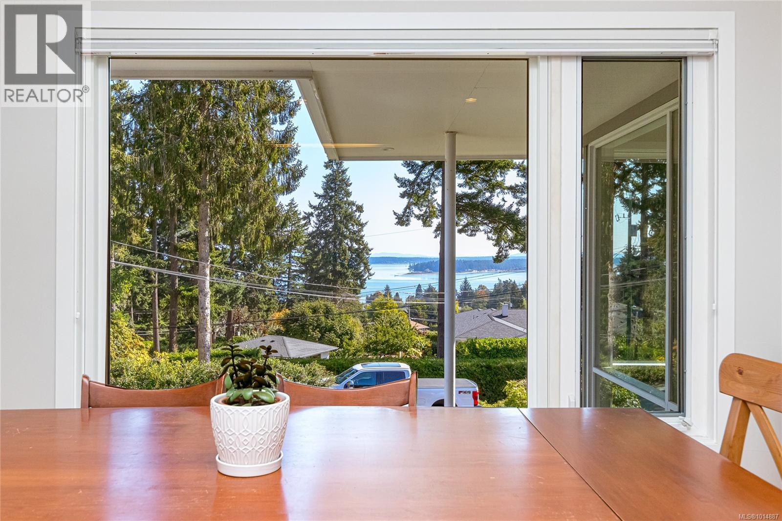 8650 Emard Terr, North Saanich