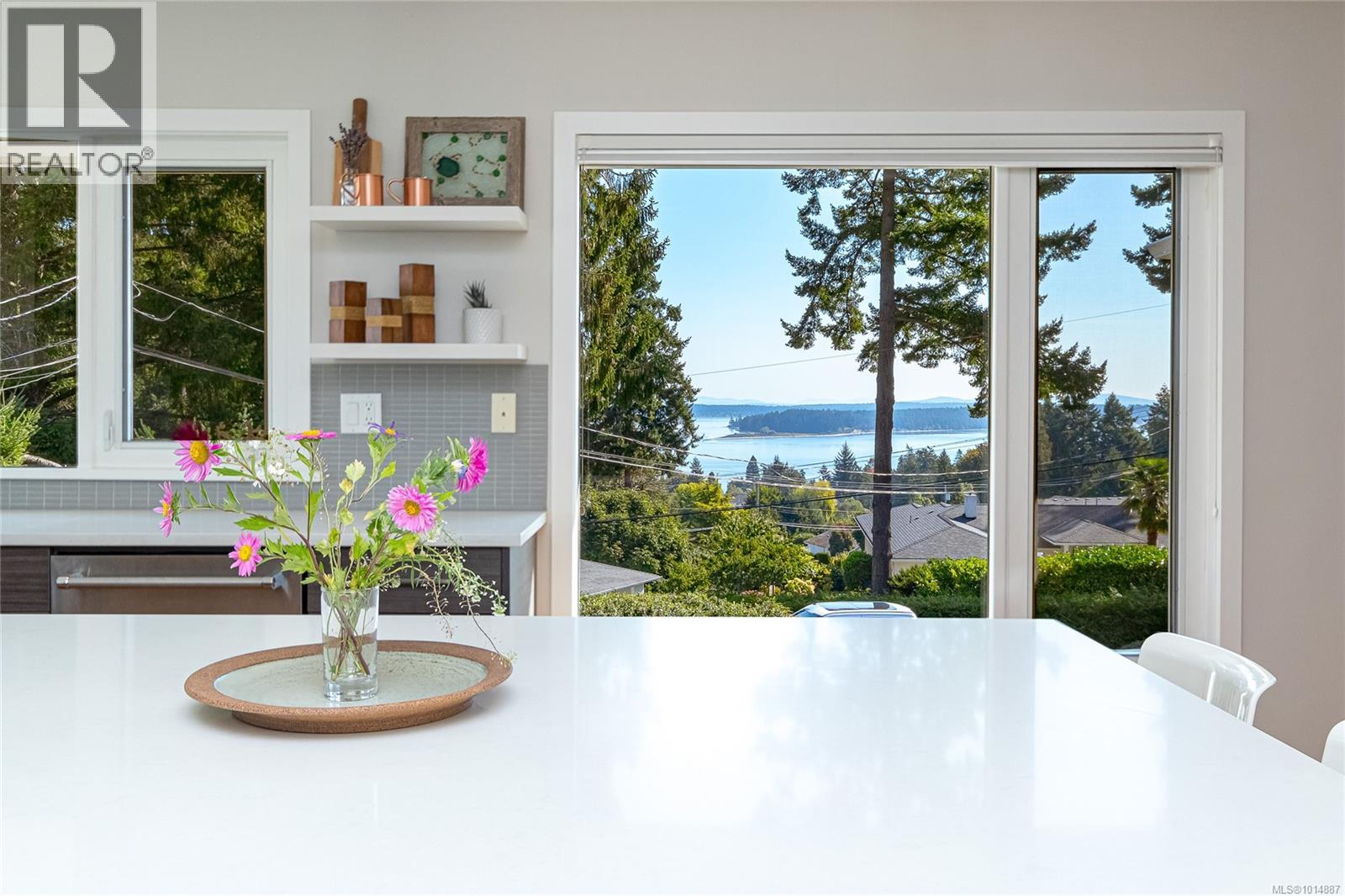 8650 Emard Terr, North Saanich