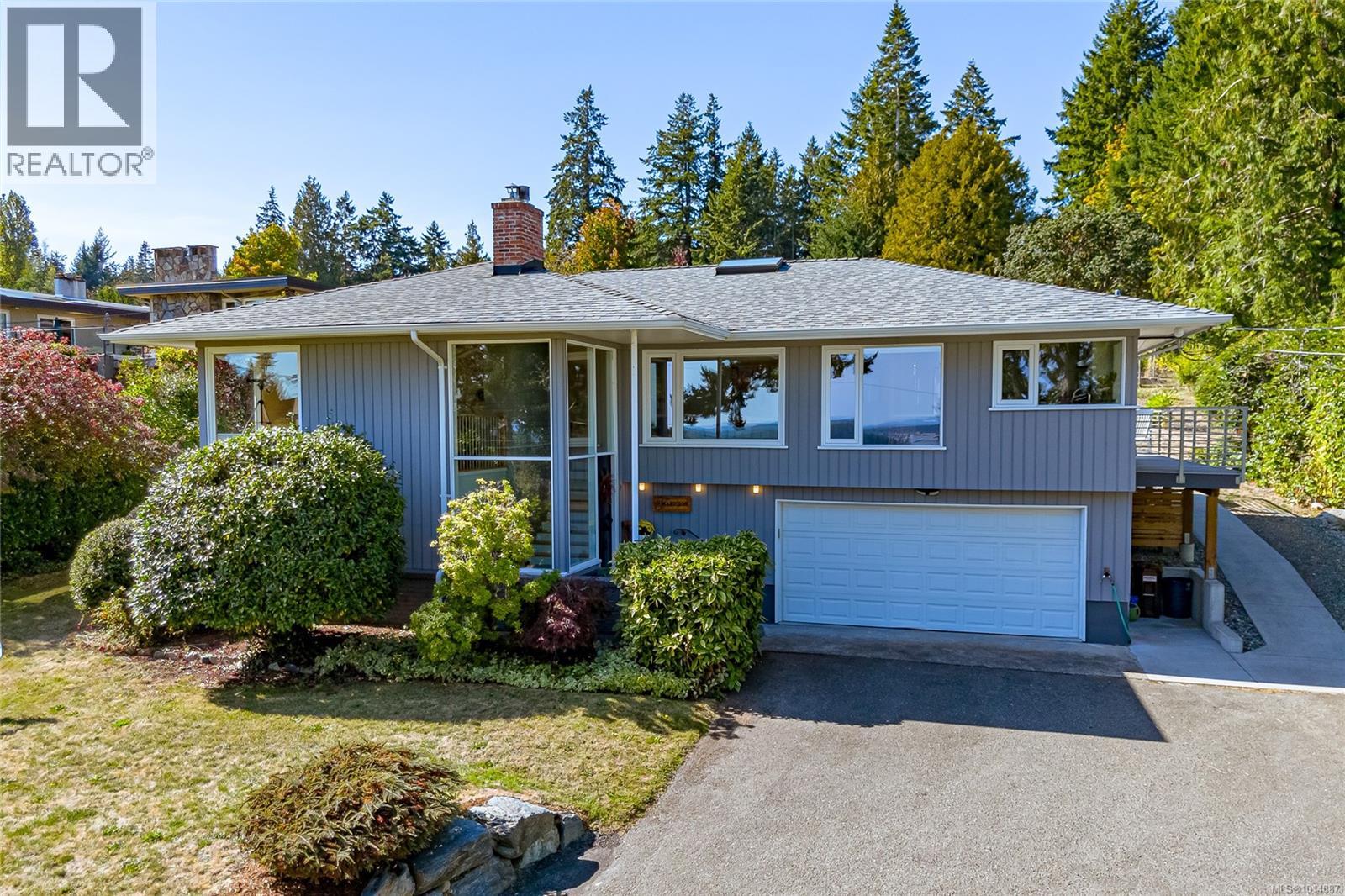 8650 Emard Terr, North Saanich