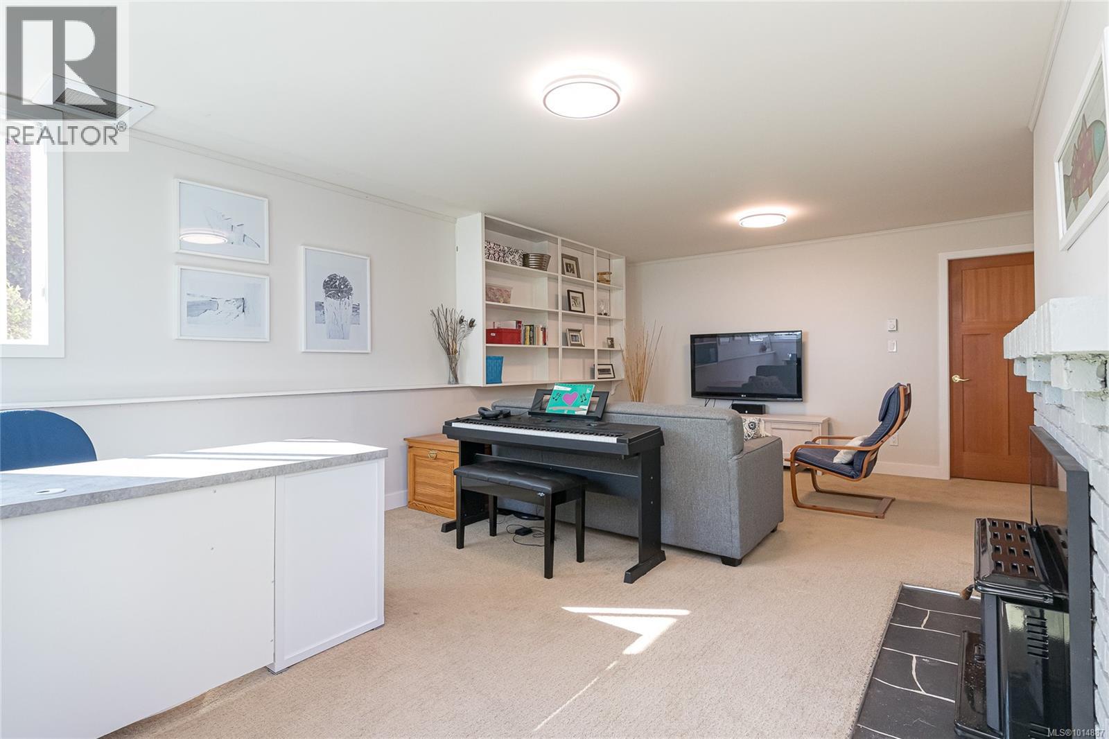 8650 Emard Terr, North Saanich