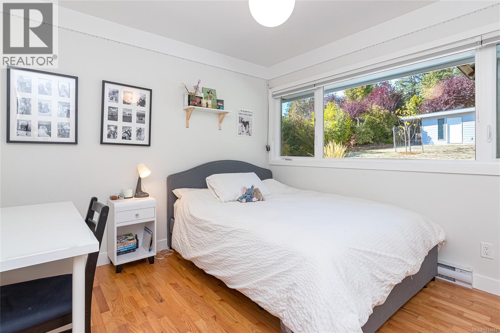 8650 Emard Terr, North Saanich