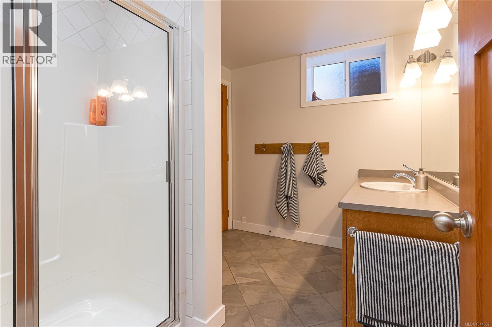 8650 Emard Terr, North Saanich