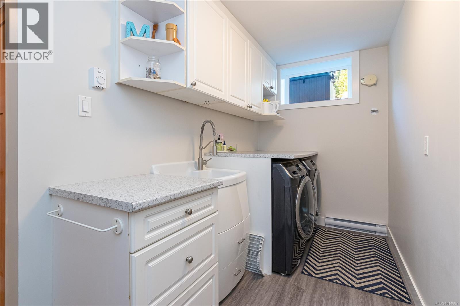 8650 Emard Terr, North Saanich