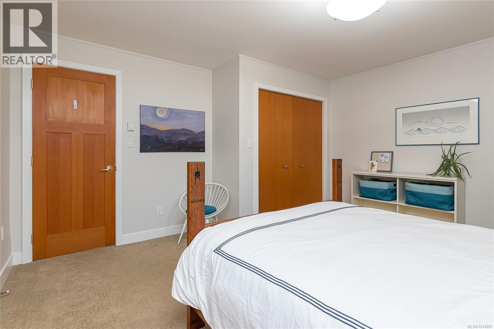 8650 Emard Terr, North Saanich