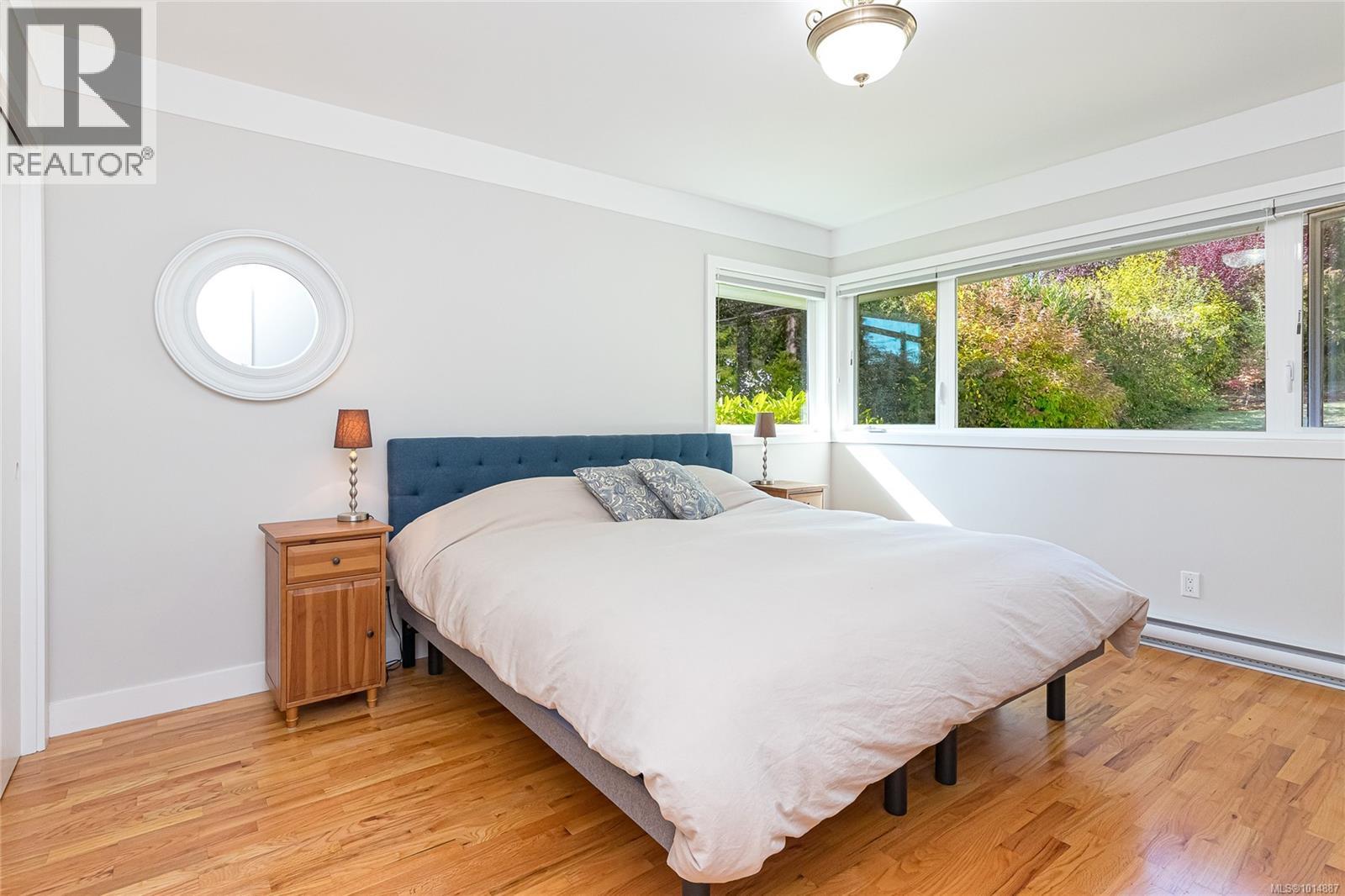 8650 Emard Terr, North Saanich