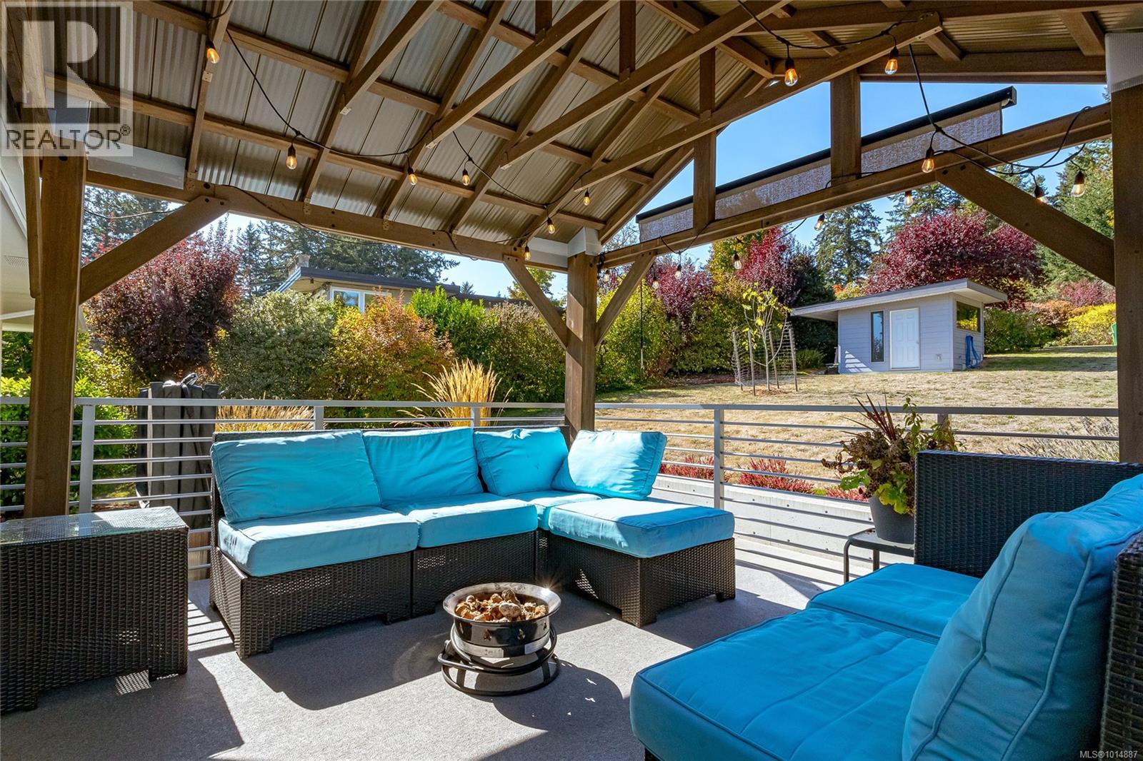 8650 Emard Terr, North Saanich