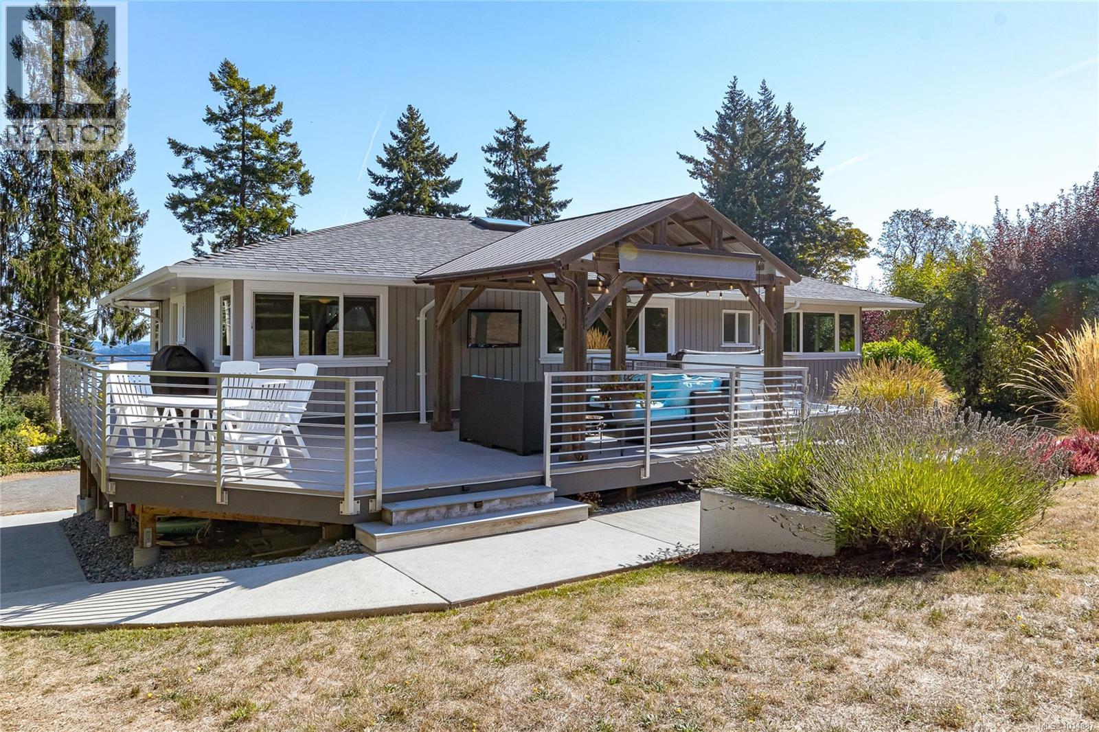 8650 Emard Terr, North Saanich